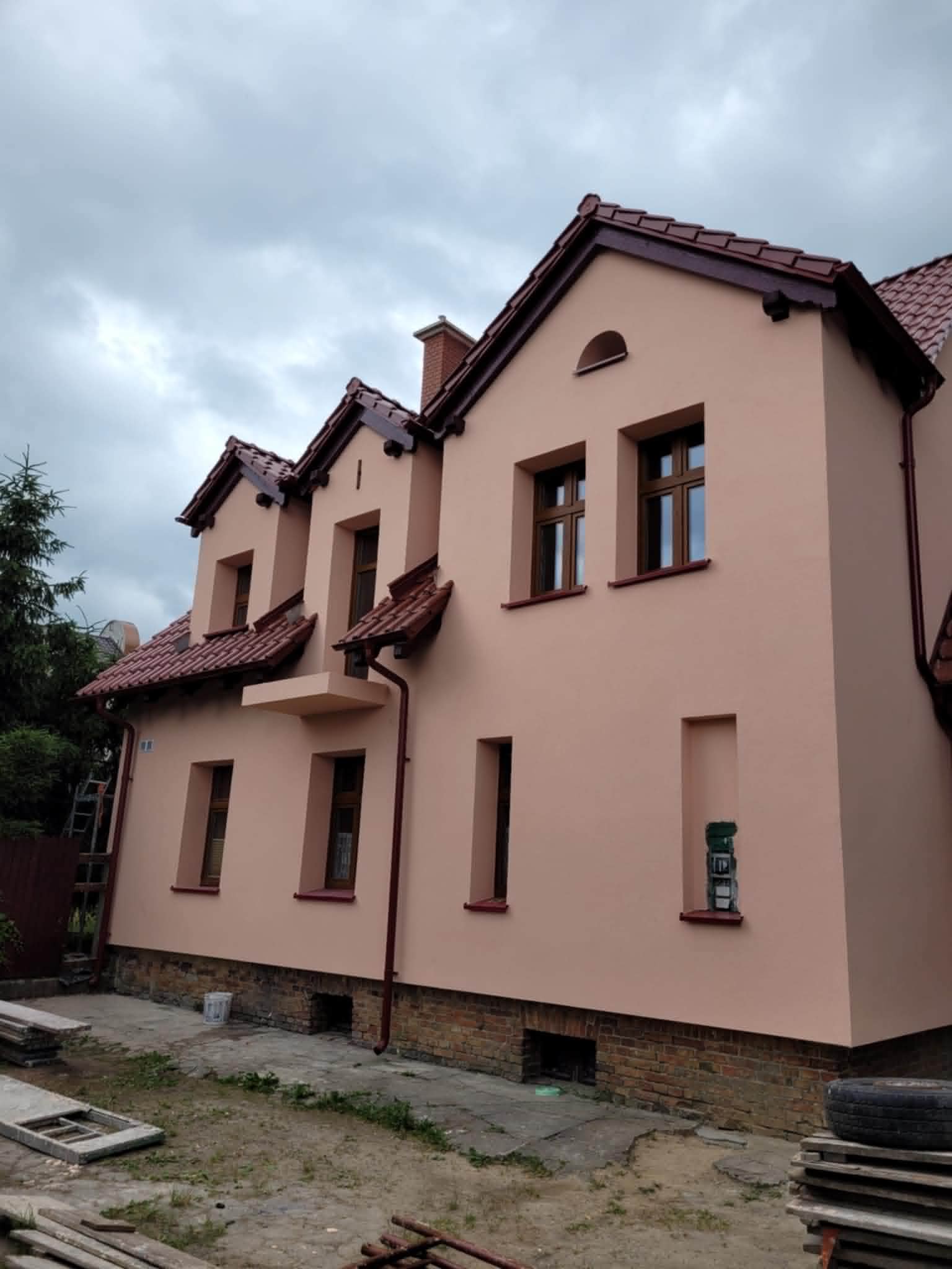 Gotowa elewacja budynku – tynk zewnętrzny, Margonin