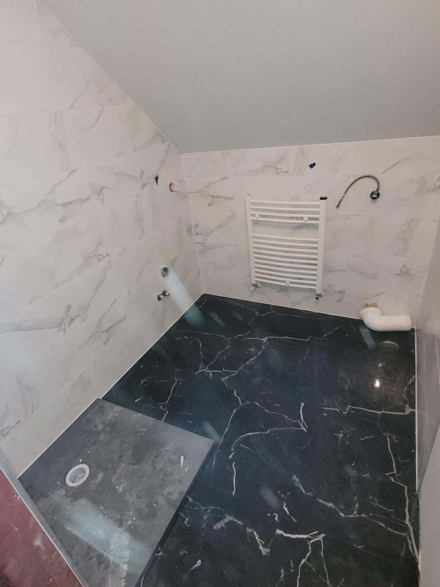 Sufit napinany lustrzany – usługi Chodzież